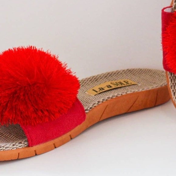 NEW! LA-a SOLE Red Fringe Playful Unique Pom Pom Sandals 8 9 - Picture 4 of 13